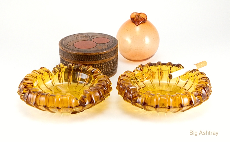 1940's Elegant Glass Ashtray Set by Fostoria - Image 6