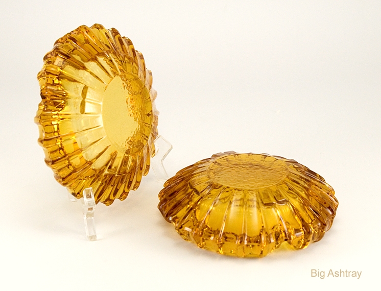 1940's Elegant Glass Ashtray Set by Fostoria - Image 5