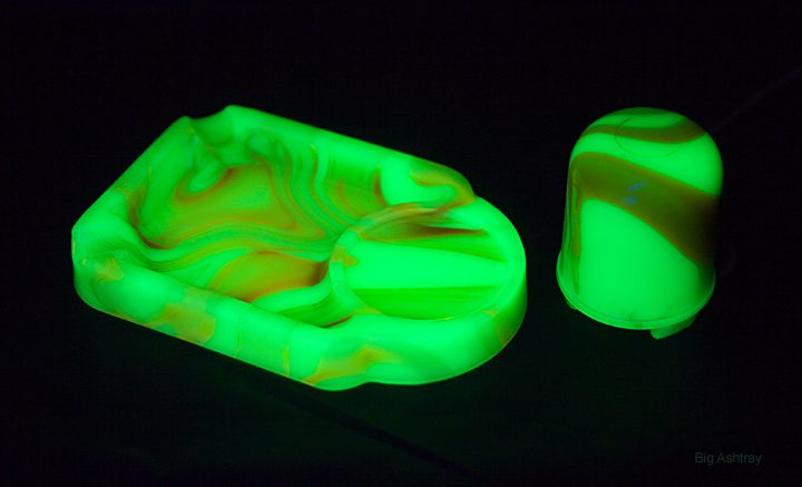 Antique Agate Glass Ashtray and Electric Lighter - Image 3