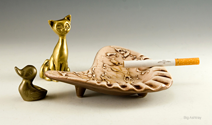 Atomic Era Boomerang Art Ashtray - Image 3