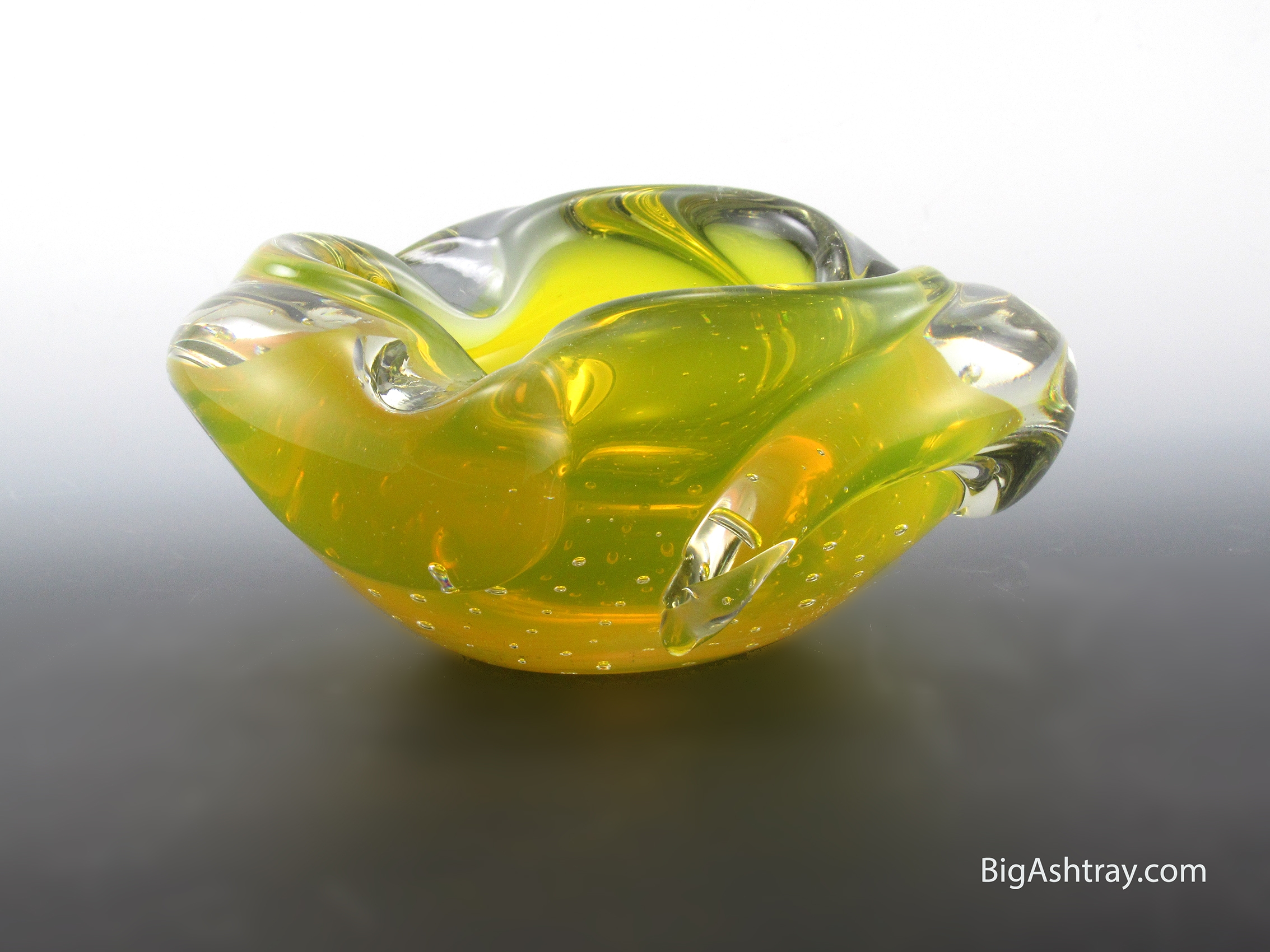 Modernist Czech Glass Ashtray by Skrdlovice 1950s - 1960s - Image 4