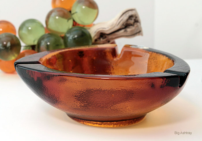 Blenko Art Glass cigar ashtray bowl with 1960s foil label - Image 2