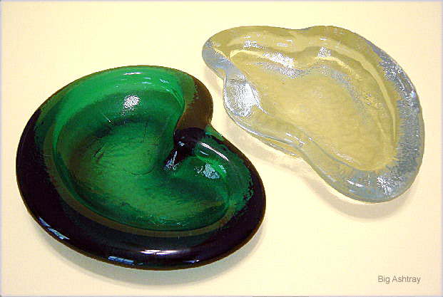 Blenko Art Glass Clam Shell with 1959 Acid Etch Mark - Image 3