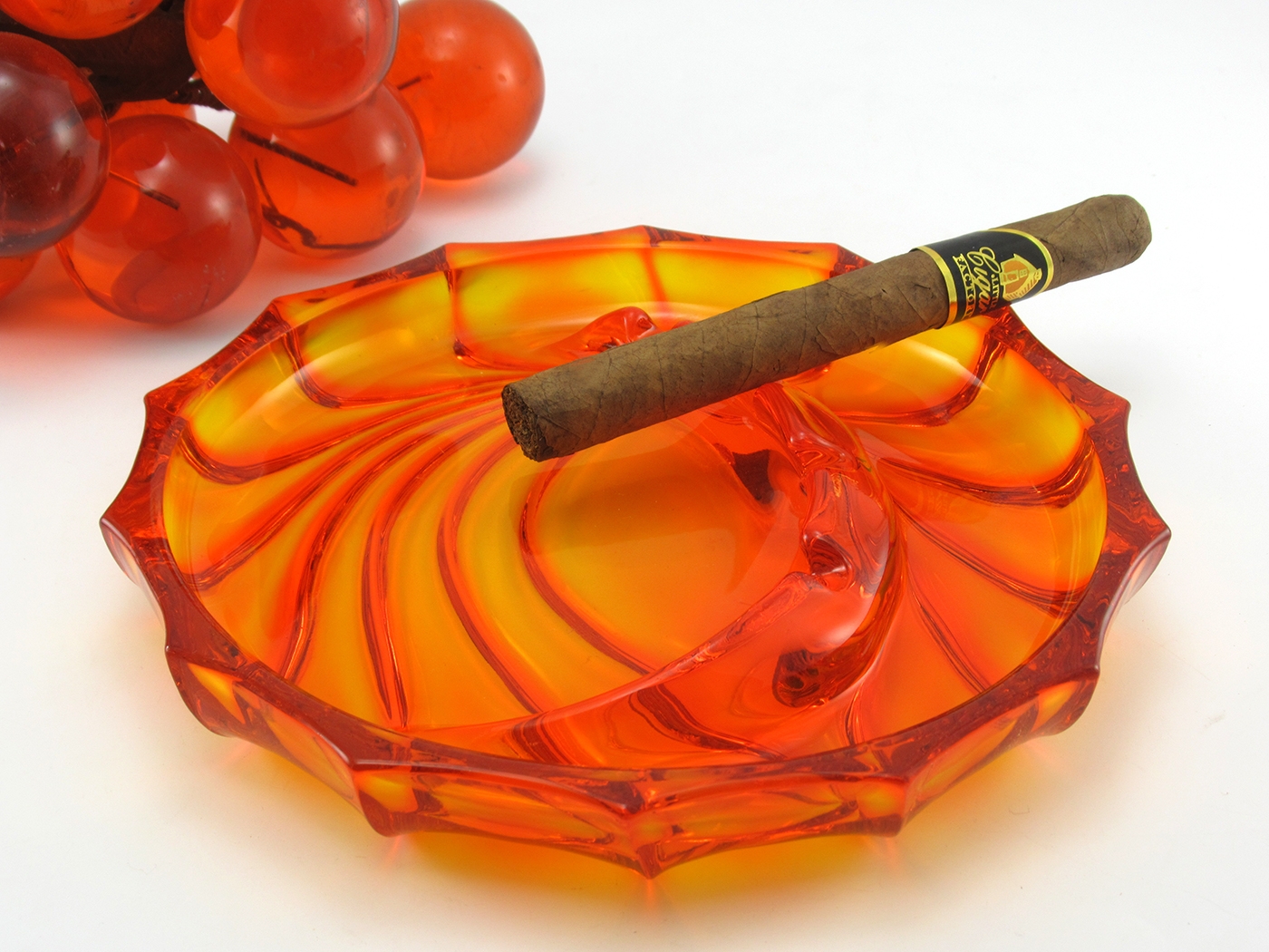 Groovy Ashtray in Persimmon by Viking Art Glass, USA - Image 3