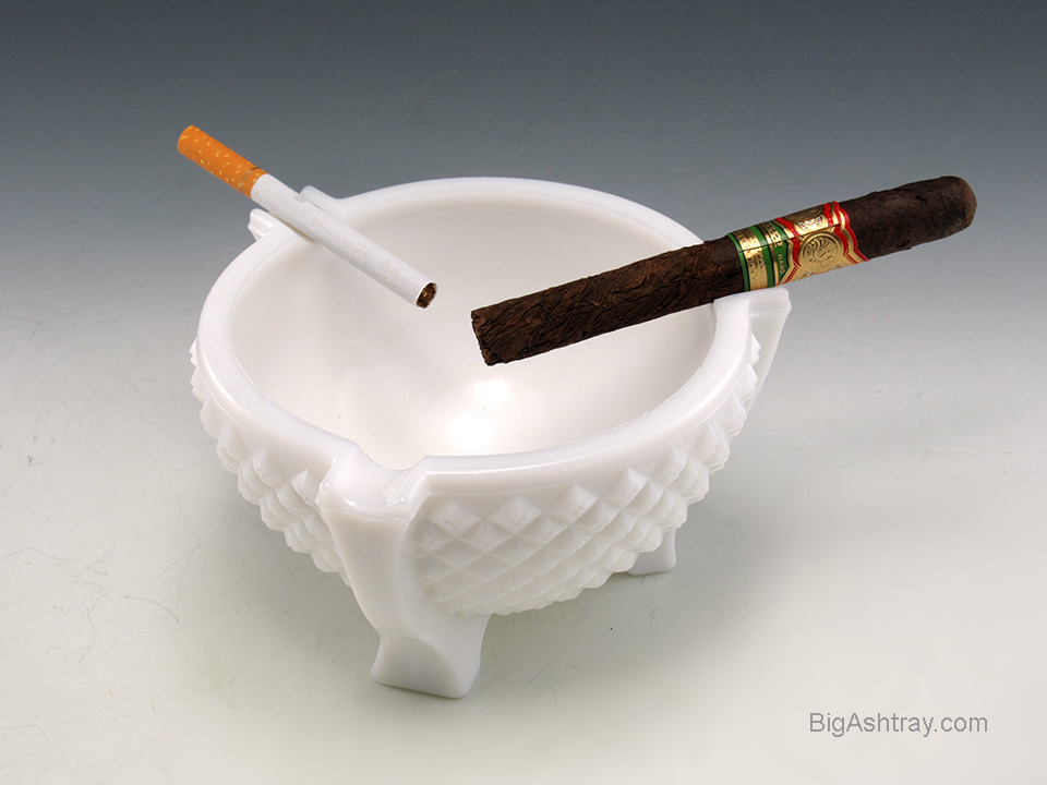 Cigar Ashtray Westmoreland Glass Tripod English Hobnail Vintage - Image 3