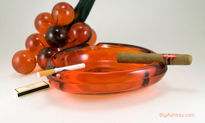 Cigar Ashtray in Vintage Persimmon Viking Art Glass - Image 3