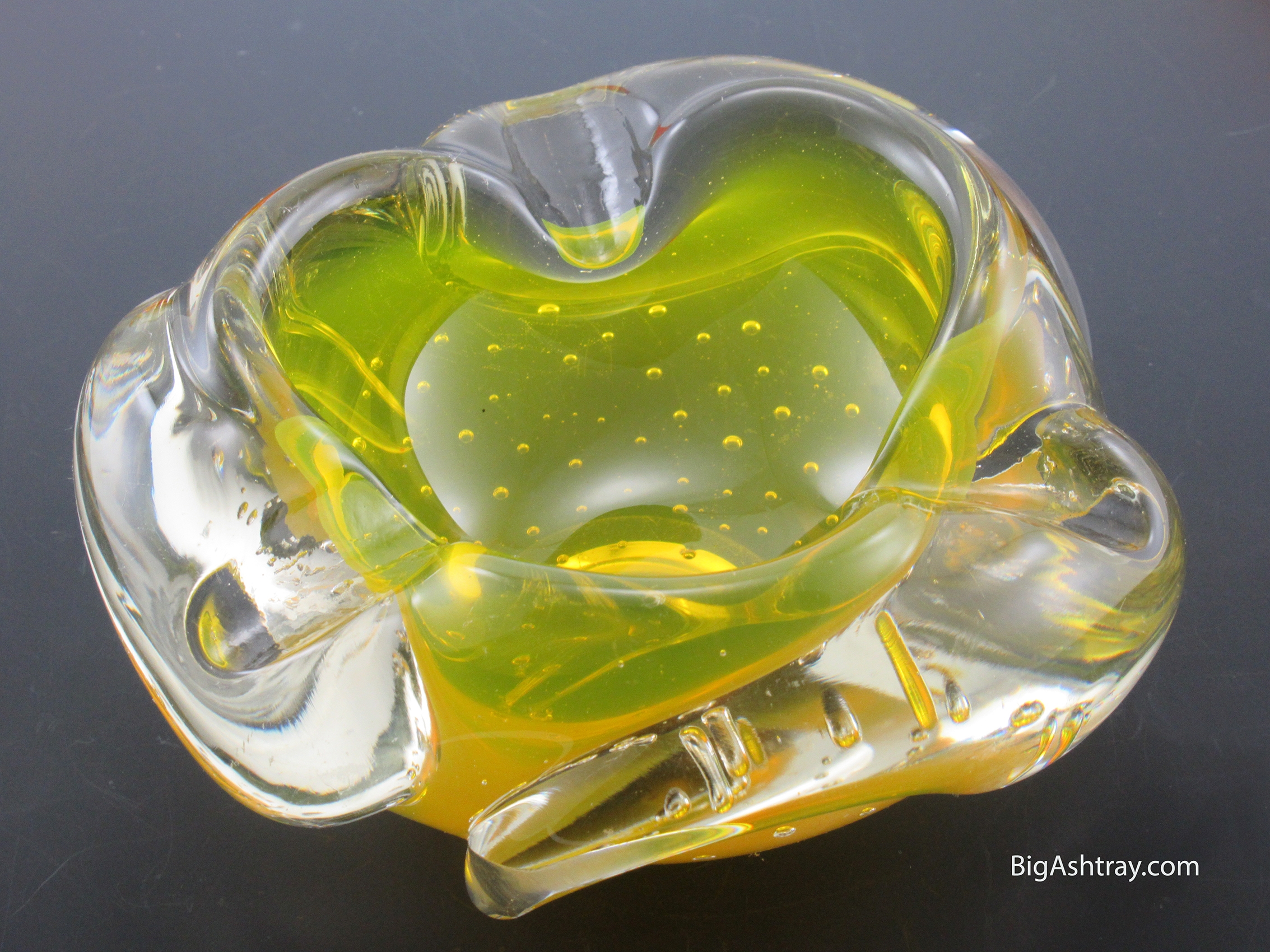 Modernist Czech Glass Ashtray by Skrdlovice 1950s - 1960s - Image 3