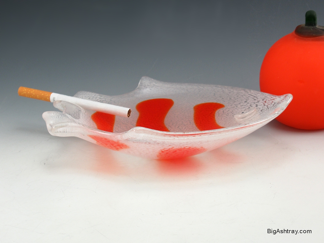 Vintage Big Fish Ashtray Czech or Italian Glass Handmade - Image 3