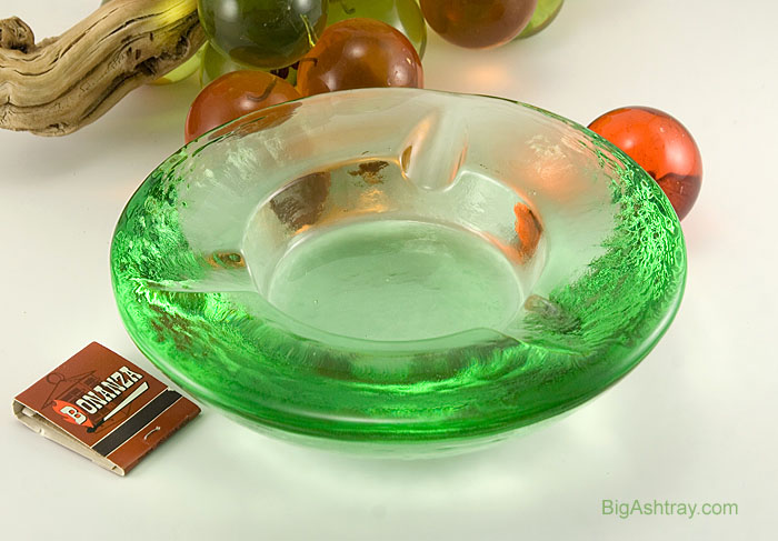 Hammered Lime Art Glass Retro Smoking Ashtray - Image 2