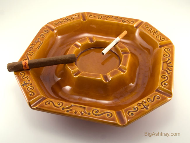 Big Party Table Leaf Ashtray - Image 5