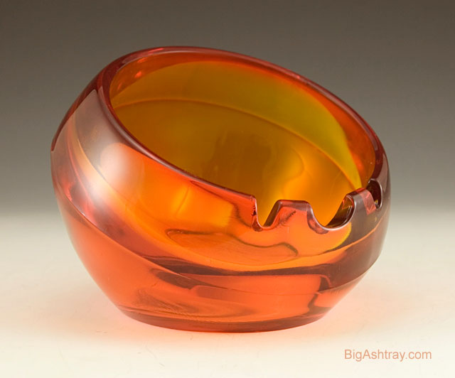 Retro Cigar Ashtray Orb in Persimmon Art Glass - Image 2
