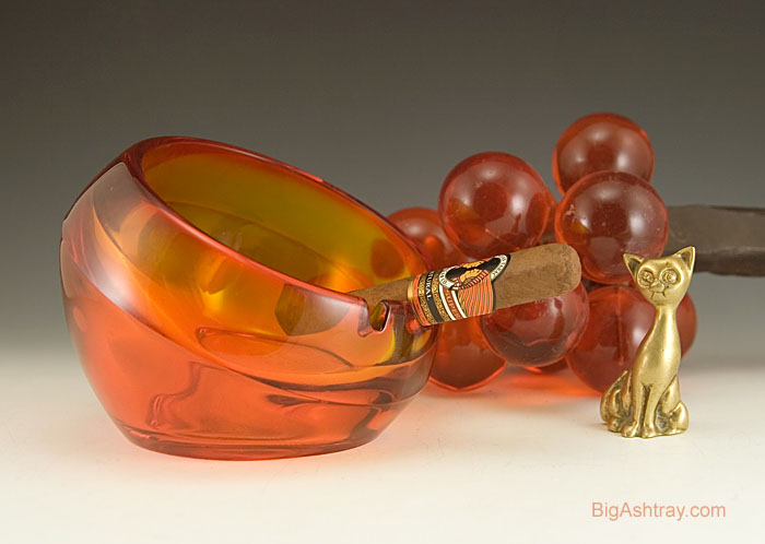 Retro Cigar Ashtray Orb in Persimmon Art Glass