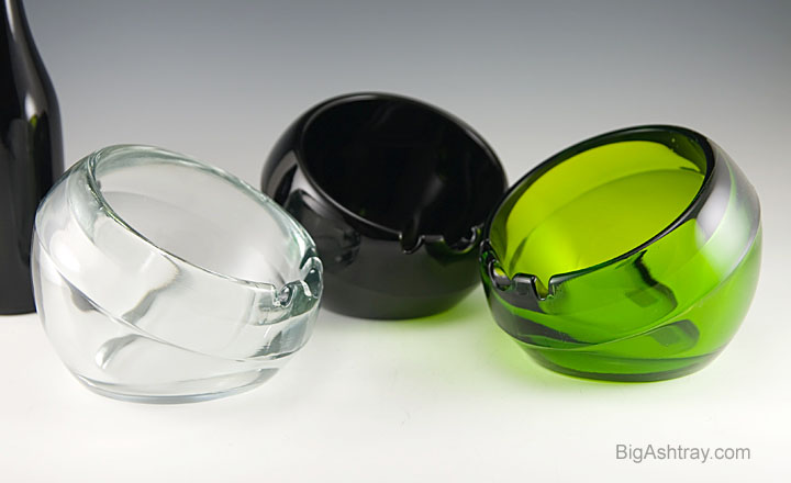 Retro Mod Black Onyx Orb Cigar Ashtray by Viking - Image 3