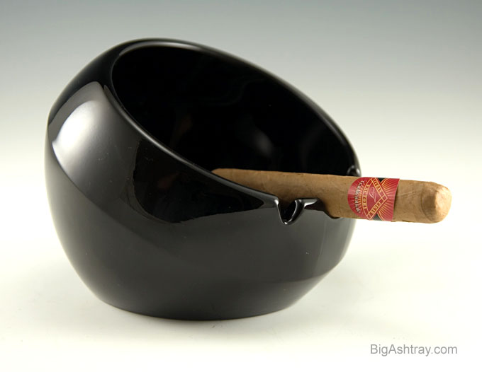 Retro Mod Black Onyx Orb Cigar Ashtray by Viking - Image 2