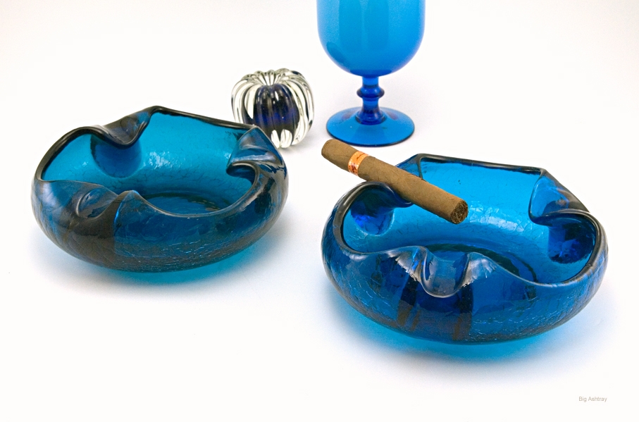 Cigar Bowl Ashtray in Bluenique Crackle Glass by Viking - Image 3