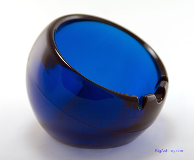 Retro Modern Ball Ashtray by Viking Art Glass U.S.A. - Image 2