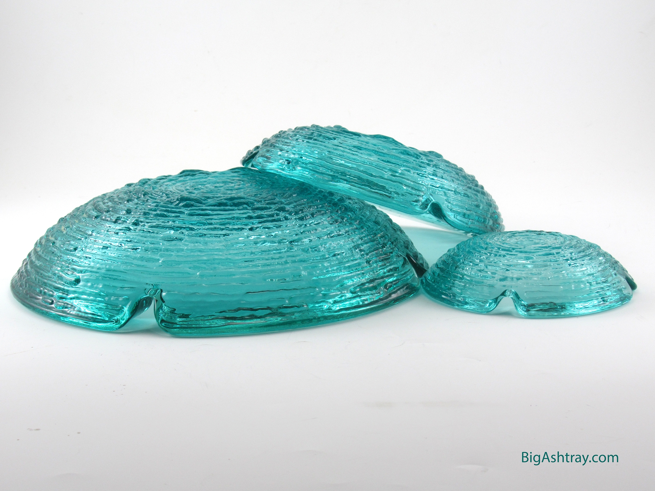 Set of Three Stacking Ashtrays Retro Soreno Pattern in Aqua Glass - Image 3