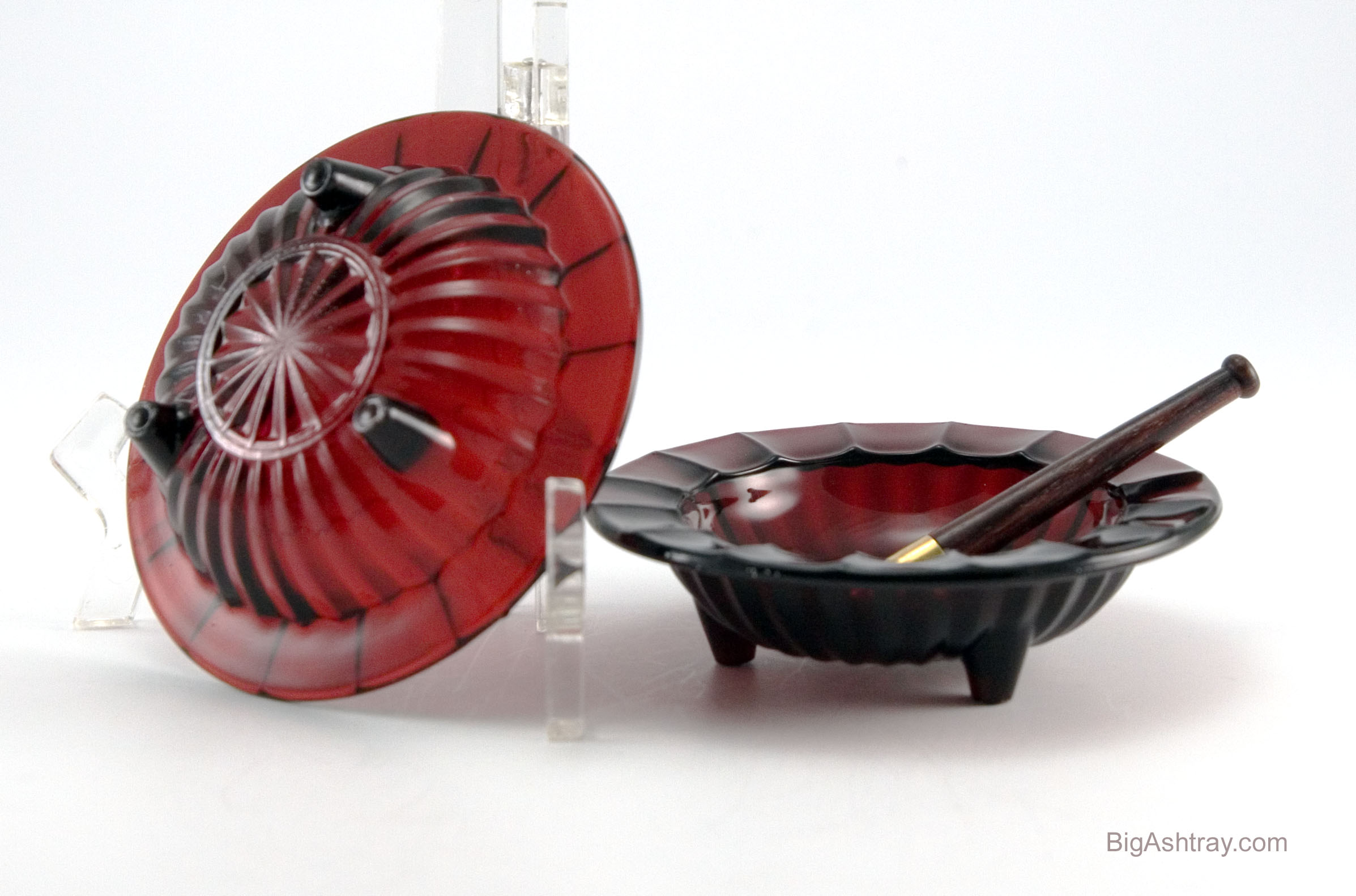 Pair of Vintage Ruby Red Tripod Foot Smoking Ashtrays - Image 2
