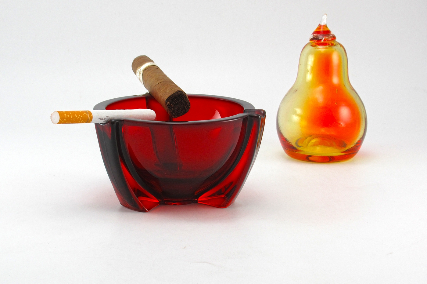 Art Deco Rocket Ashtray in Ruby Red by Duncan Miller 1933 - Image 2