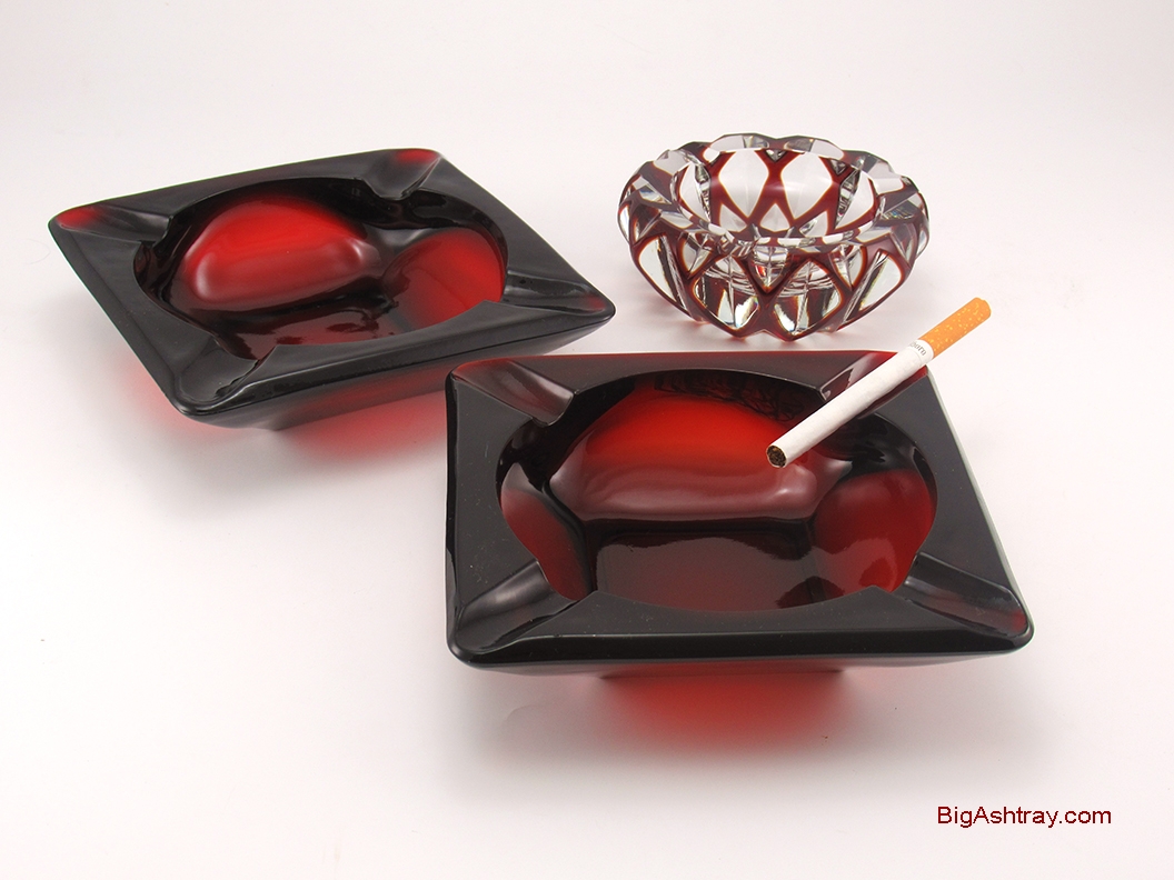 Royal Ruby Retro Vintage Glass Classic Ashtray Set
