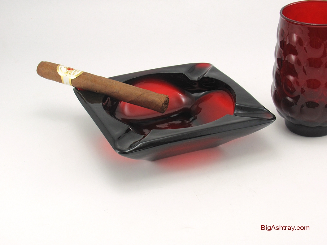 Royal Ruby Retro Vintage Glass Classic Ashtray Set - Image 2
