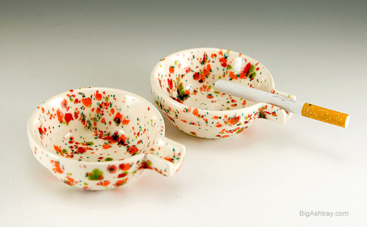 Set of Personal Size Ashtrays with Confetti Decor - Image 2