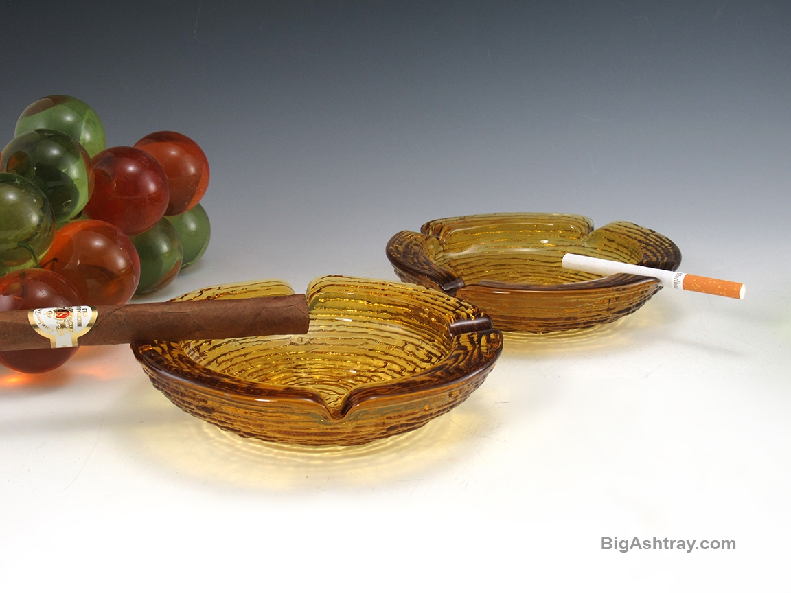 Set of Two Side Table Ashtrays in the Retro Soreno Pattern