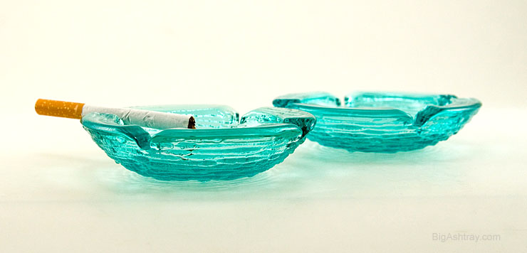 Small Aqua Soreno Glass Retro Ashtray Set - Image 3