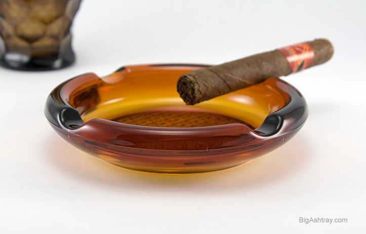 Pair of Vintage Ruby Red Tripod Foot Smoking Ashtrays - Image 4