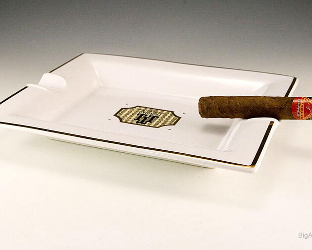 Trinidad Cuba Cigar Ashtray in Porcelain and Gold