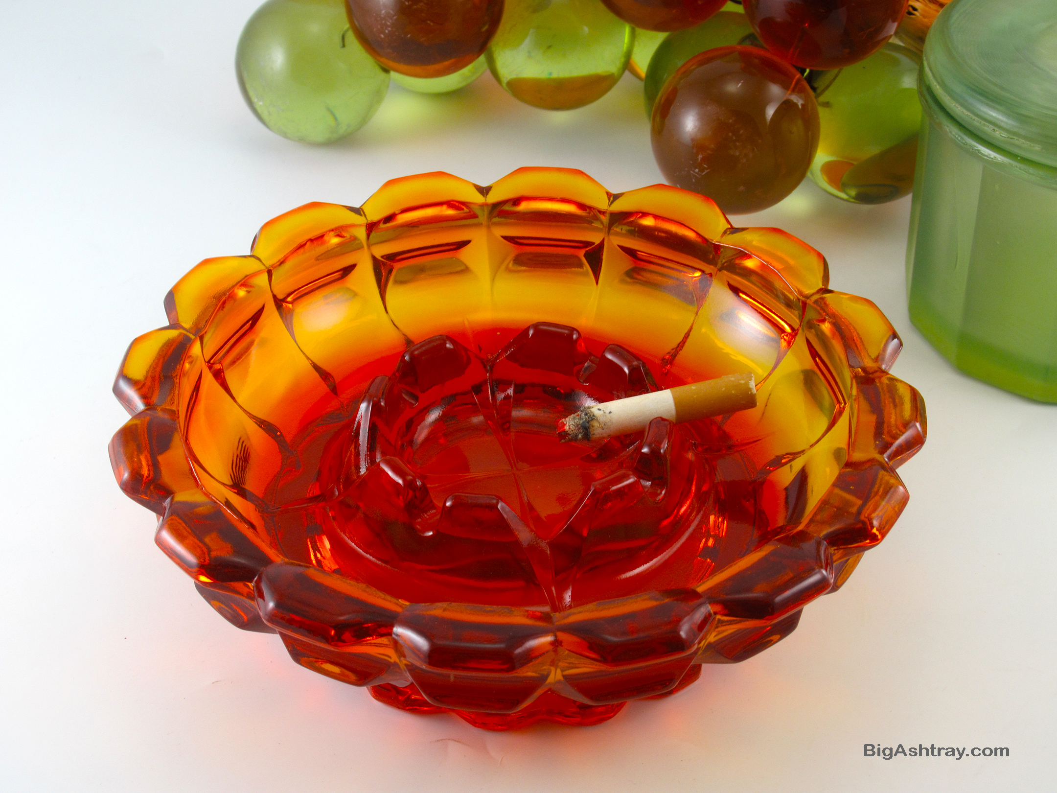 Fenton Art Glass Valencia Mid-Century Mod Ashtray in Amberina - Image 5