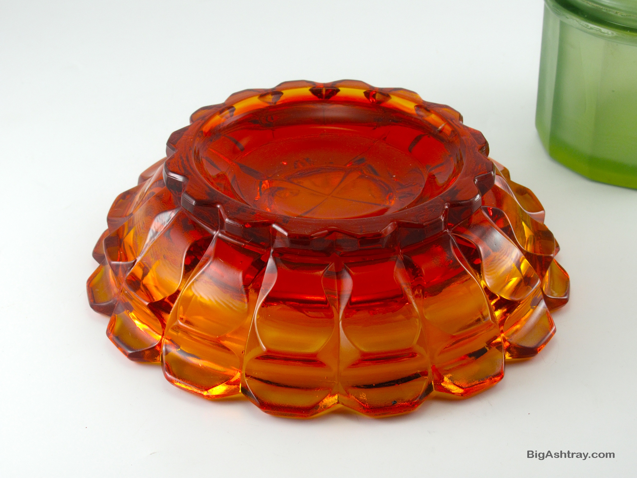 Fenton Art Glass Valencia Mid-Century Mod Ashtray in Amberina - Image 4