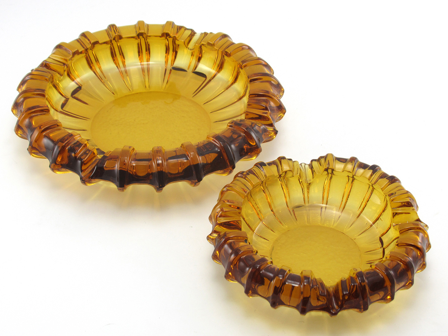 Elegant Vintage Glass Ashtray Set by Fostoria Stacking - Image 3